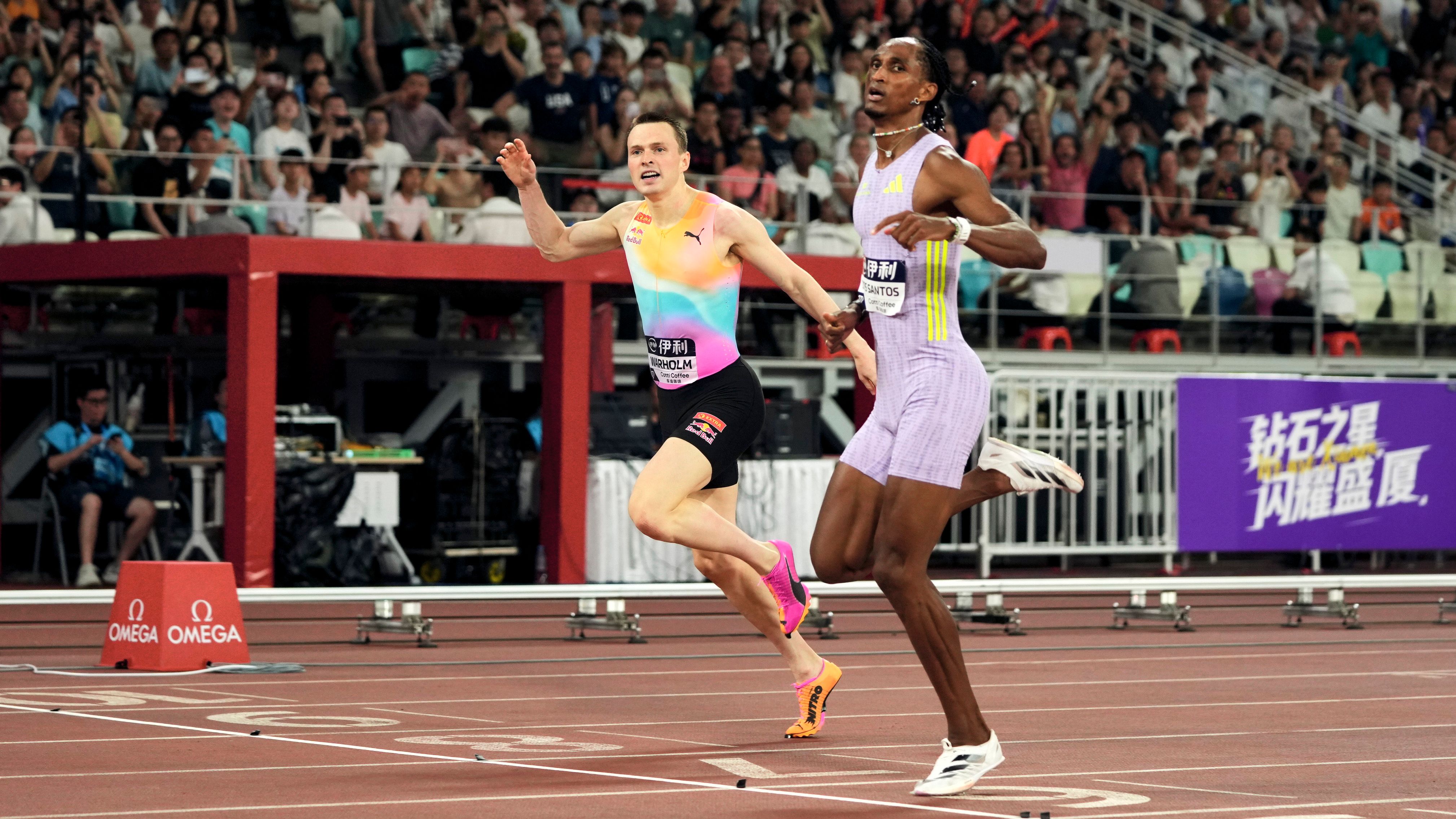 Karsten Warholm and Alison dos Santos battle for the line in Xiamen
